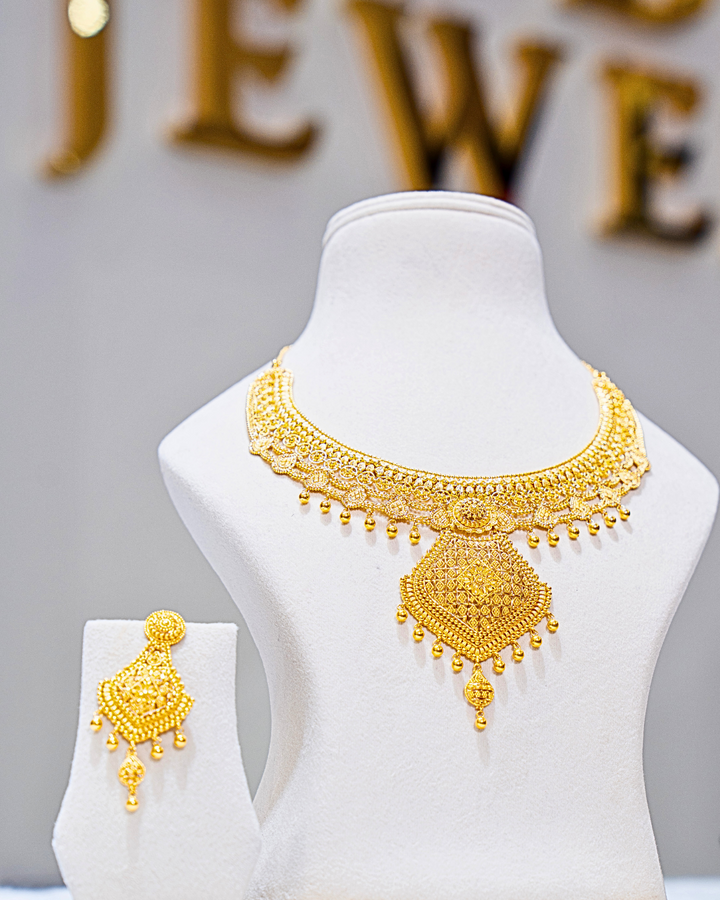 22K Birdal Set Bell Shaped Traditional