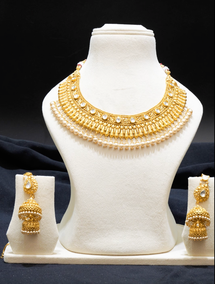 Kundan Set with Zircon and White Pearls in Royal Setting 22K